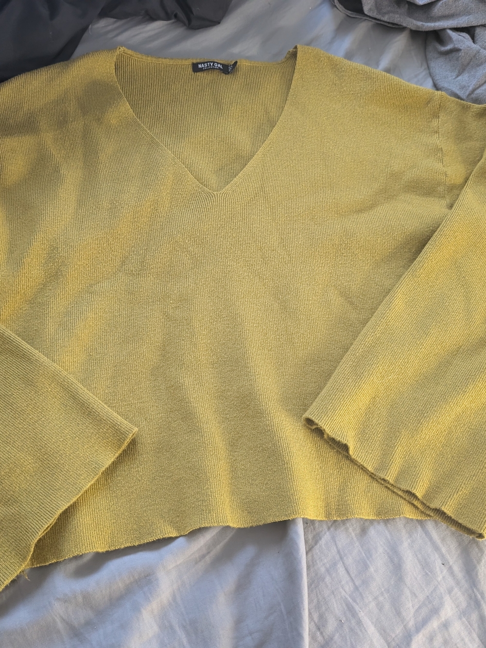 Nasty Gal Yellow/Green V-Neck Viscose Blend Knit Sweater